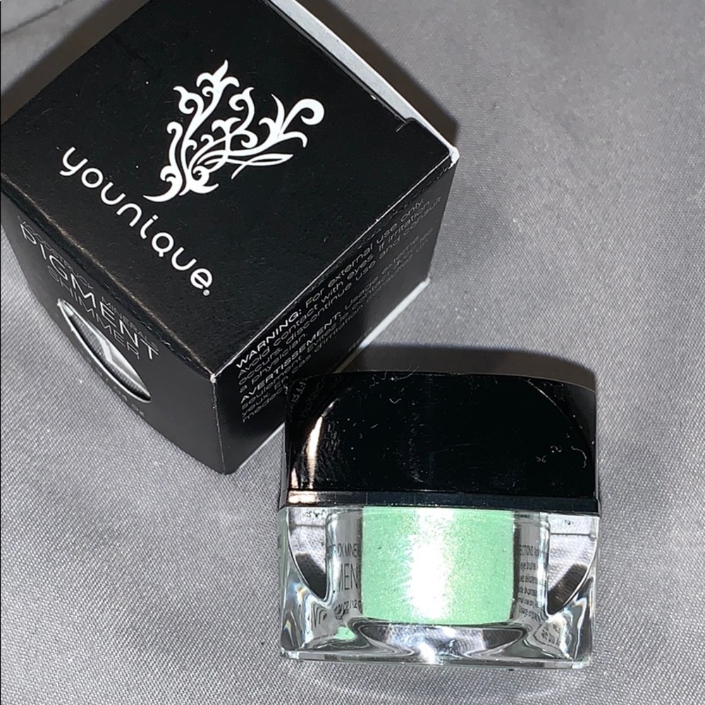 Moodstruck mineral pigment